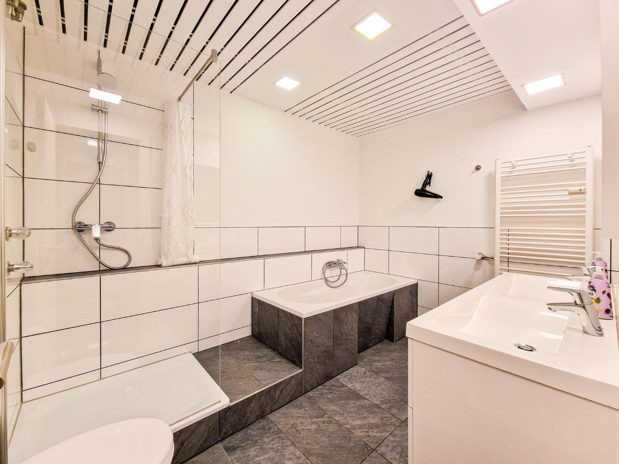 Raj Living - 1 Or 3 Room Apartments - 20 Min Messe Dus And Old Town Dus Дюселдорф Екстериор снимка